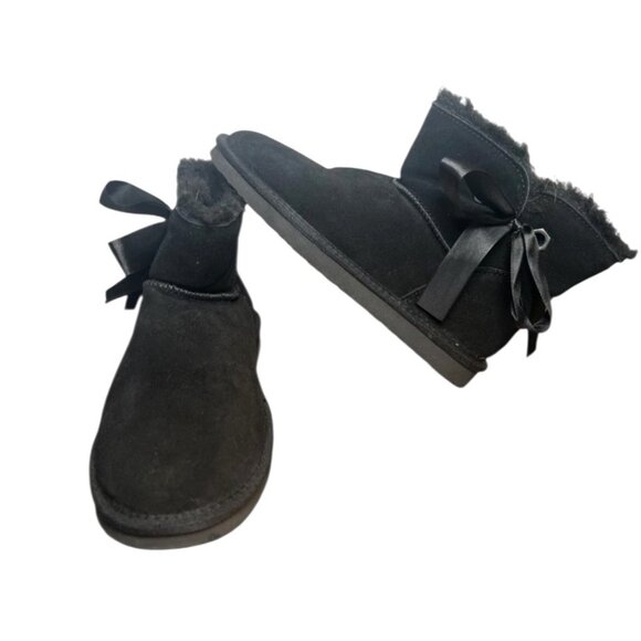 Pawz By Bearpaw Women's Sz 10 Black Suede & Faux Fur Ankle Boots With Ribbon Bow - Picture 2 of 7